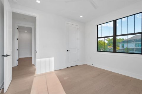 House in Tampa, Florida 5 bedrooms, 337.89 sq.m. № 2230733 - photo 26