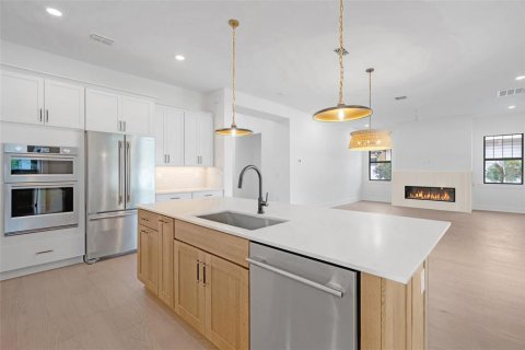 House in Tampa, Florida 5 bedrooms, 337.89 sq.m. № 2230733 - photo 13