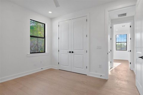 House in Tampa, Florida 5 bedrooms, 337.89 sq.m. № 2230733 - photo 21