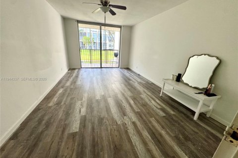 Copropriété à vendre à Hallandale Beach, Floride: 1 chambre, 76.18 m2 № 2089883 - photo 11