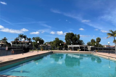 Copropriété à vendre à Hallandale Beach, Floride: 1 chambre, 76.18 m2 № 2089883 - photo 14