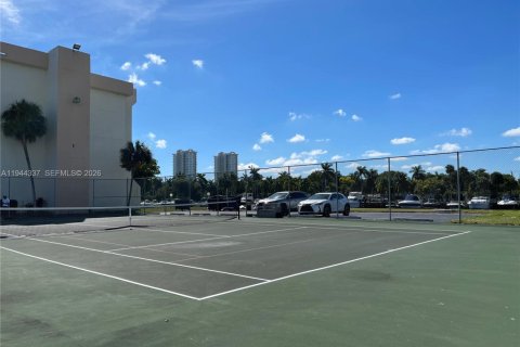 Copropriété à vendre à Hallandale Beach, Floride: 1 chambre, 76.18 m2 № 2089883 - photo 15