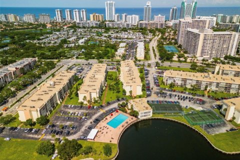 Copropriété à vendre à Hallandale Beach, Floride: 1 chambre, 76.18 m2 № 2089883 - photo 25