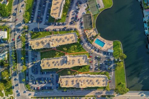 Copropriété à vendre à Hallandale Beach, Floride: 1 chambre, 76.18 m2 № 2089883 - photo 17