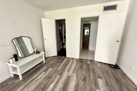 Copropriété à vendre à Hallandale Beach, Floride: 1 chambre, 76.18 m2 № 2089883 - photo 8