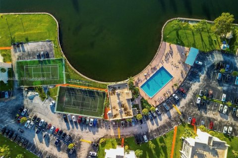 Copropriété à vendre à Hallandale Beach, Floride: 1 chambre, 76.18 m2 № 2089883 - photo 20