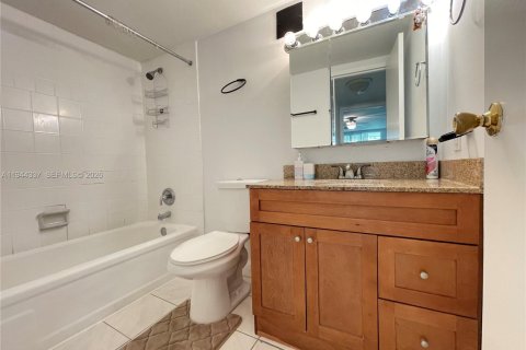Copropriété à vendre à Hallandale Beach, Floride: 1 chambre, 76.18 m2 № 2089883 - photo 5
