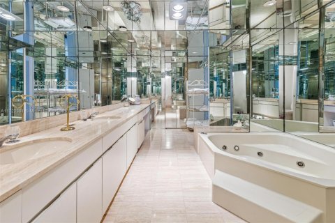 Copropriété à vendre à Bal Harbour, Floride: 3 chambres, 218.6 m2 № 1977201 - photo 23