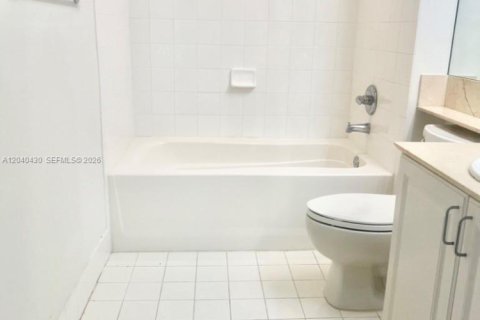 Condo in Miami, Florida, 1 bedroom  № 2086664 - photo 12