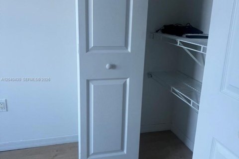 Condo in Miami, Florida, 1 bedroom  № 2086664 - photo 15