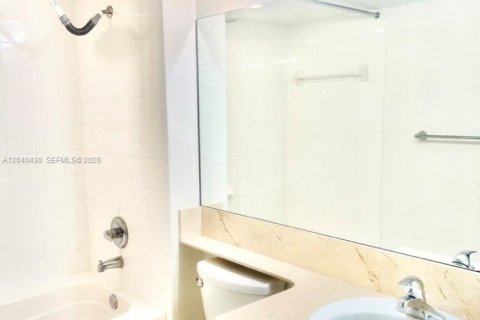 Condo in Miami, Florida, 1 bedroom  № 2086664 - photo 11