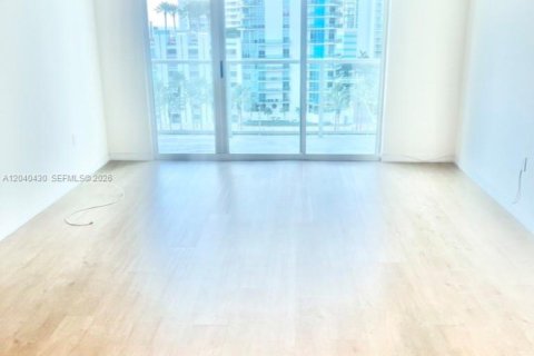 Condo in Miami, Florida, 1 bedroom  № 2086664 - photo 2