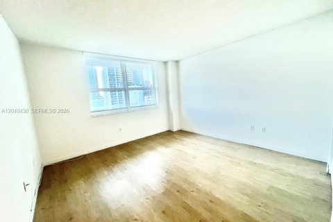 Condo in Miami, Florida, 1 bedroom  № 2086664 - photo 7