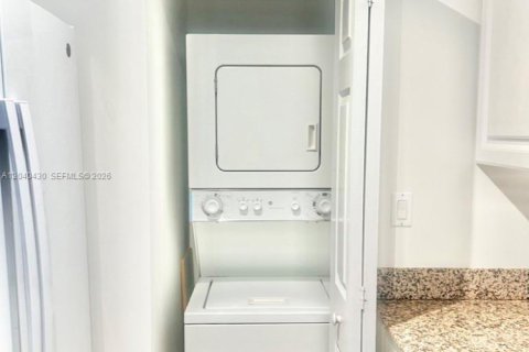 Condo in Miami, Florida, 1 bedroom  № 2086664 - photo 5