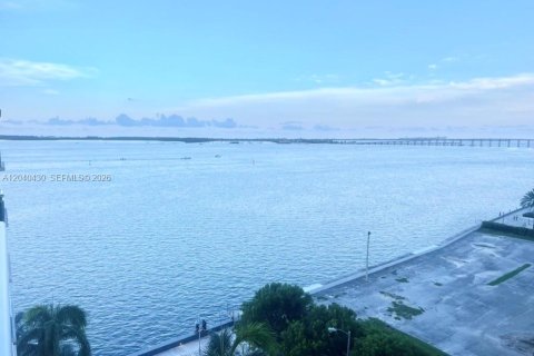 Condo in Miami, Florida, 1 bedroom  № 2086664 - photo 18