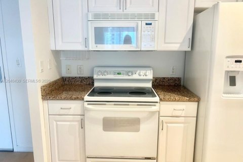 Condo in Miami, Florida, 1 bedroom  № 2086664 - photo 4