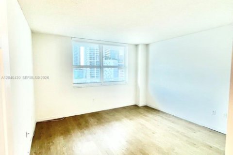 Condo in Miami, Florida, 1 bedroom  № 2086664 - photo 9