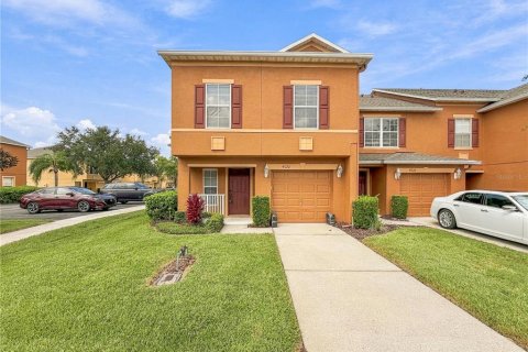 Townhouse in Oviedo, Florida 3 bedrooms, 169.83 sq.m. № 2386287 - photo 2