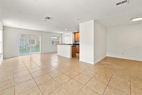 Townhouse in Oviedo, Florida 3 bedrooms, 169.83 sq.m. № 2386287 - photo 7