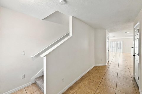 Townhouse in Oviedo, Florida 3 bedrooms, 169.83 sq.m. № 2386287 - photo 3