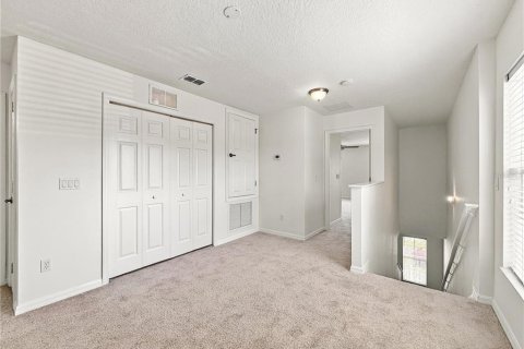 Townhouse in Oviedo, Florida 3 bedrooms, 169.83 sq.m. № 2386287 - photo 13