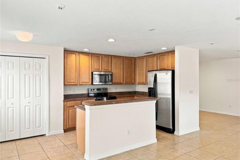 Townhouse in Oviedo, Florida 3 bedrooms, 169.83 sq.m. № 2386287 - photo 9