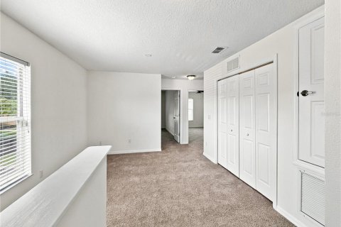 Townhouse in Oviedo, Florida 3 bedrooms, 169.83 sq.m. № 2386287 - photo 12