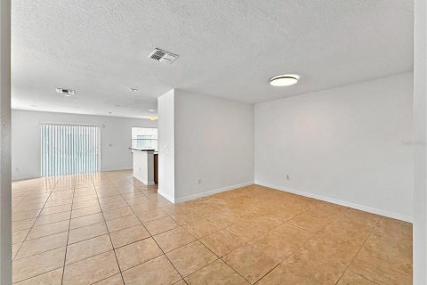 Townhouse in Oviedo, Florida 3 bedrooms, 169.83 sq.m. № 2386287 - photo 5
