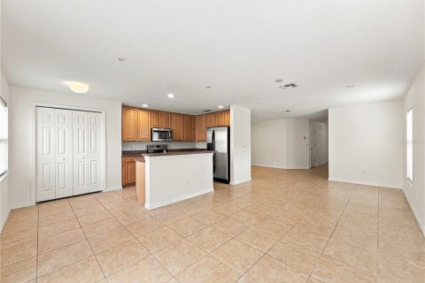 Townhouse in Oviedo, Florida 3 bedrooms, 169.83 sq.m. № 2386287 - photo 8