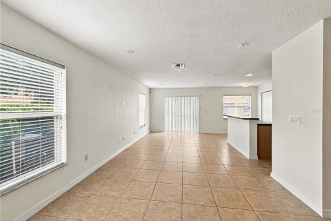 Townhouse in Oviedo, Florida 3 bedrooms, 169.83 sq.m. № 2386287 - photo 6