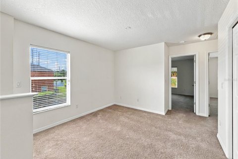 Townhouse in Oviedo, Florida 3 bedrooms, 169.83 sq.m. № 2386287 - photo 14
