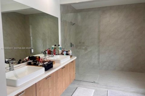 Купить виллу или дом в Дорал, Флорида 8 комнат, 319.21м2, № 1996916 - фото 15