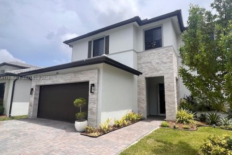 Купить виллу или дом в Дорал, Флорида 8 комнат, 319.21м2, № 1996916 - фото 2