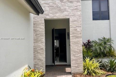 Купить виллу или дом в Дорал, Флорида 8 комнат, 319.21м2, № 1996916 - фото 3