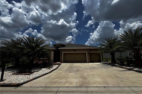 House in Ocala, Florida 3 bedrooms, 243.31 sq.m. № 1793988 - photo 1