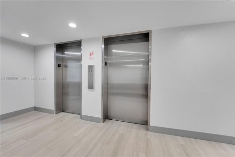 Copropriété à vendre à Hollywood, Floride: 2 chambres, 102.19 m2 № 2049490 - photo 3