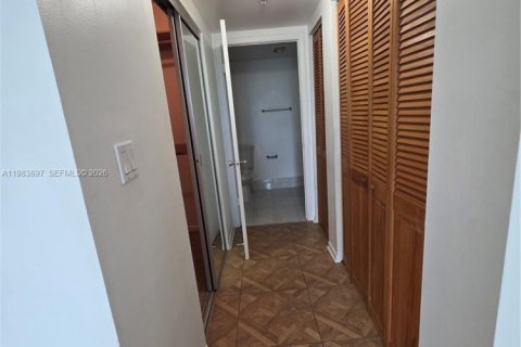 Condominio en venta en Hollywood, Florida, 2 dormitorios, 102.19 m2 № 2049490 - foto 18