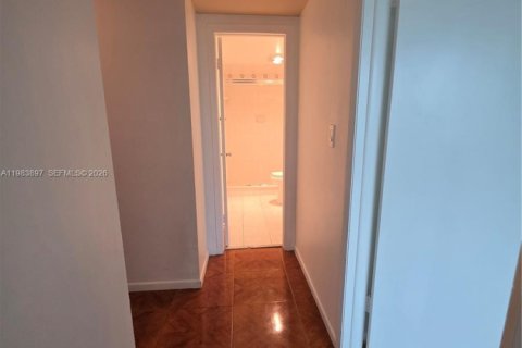 Condominio en venta en Hollywood, Florida, 2 dormitorios, 102.19 m2 № 2049490 - foto 19