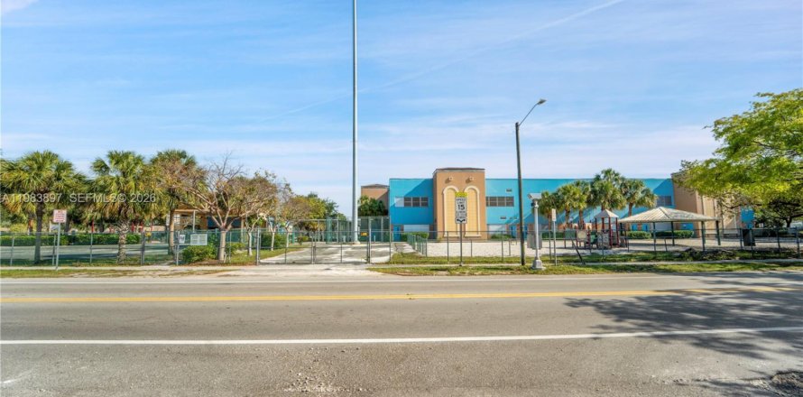 Condo à Hollywood, Floride, 2 chambres  № 2049490