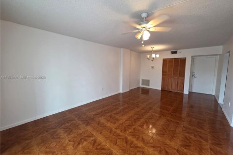 Condominio en venta en Hollywood, Florida, 2 dormitorios, 102.19 m2 № 2049490 - foto 9