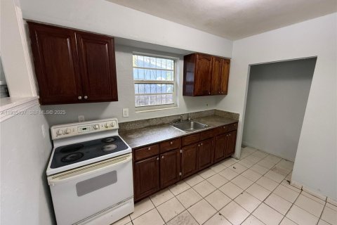 Villa ou maison à louer à Miami, Floride: 3 chambres, 239.69 m2 № 1993354 - photo 3