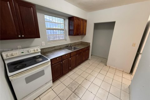 Villa ou maison à louer à Miami, Floride: 3 chambres, 239.69 m2 № 1993354 - photo 4