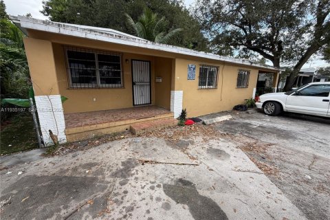 Villa ou maison à louer à Miami, Floride: 3 chambres, 239.69 m2 № 1993354 - photo 2