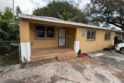 Villa ou maison à louer à Miami, Floride: 3 chambres, 239.69 m2 № 1993354 - photo 1