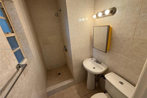 Villa ou maison à louer à Miami, Floride: 3 chambres, 239.69 m2 № 1993354 - photo 7