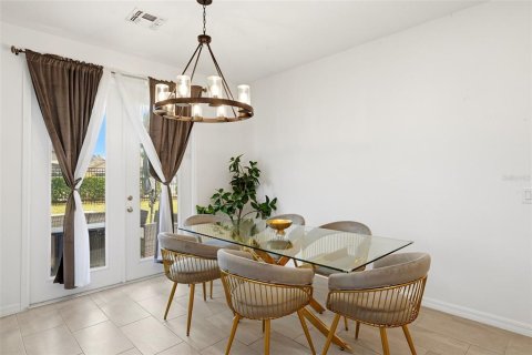 House in Davenport, Florida 5 bedrooms, 260.5 sq.m. № 2099390 - photo 20