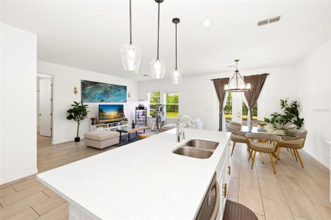 House in Davenport, Florida 5 bedrooms, 260.5 sq.m. № 2099390 - photo 7
