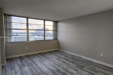Купить кондоминиум в Авентура, Флорида 1 спальня, 93.37м2, № 2088788 - фото 7