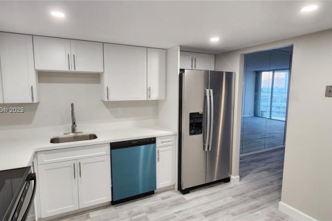 Купить кондоминиум в Авентура, Флорида 1 спальня, 93.37м2, № 2088788 - фото 4