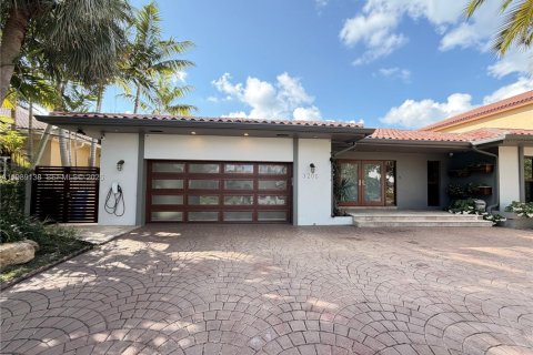 Casa en alquiler en North Miami Beach, Florida, 4 dormitorios, 276.01 m2 № 2154667 - foto 2